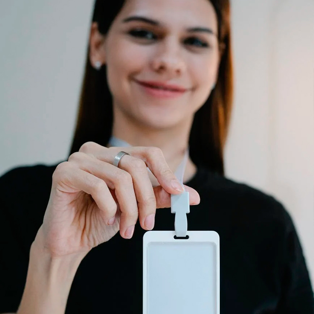 O dosímetro pessoal é utilizado para avaliar a dose de radiação em trabalhadores ocupacionalmente expostos. Seu uso se faz necessário em serviços de radiologia médica e odontológica, radioterapia, medicina nuclear, etc.